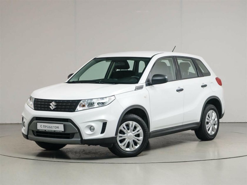 Suzuki Vitara белая