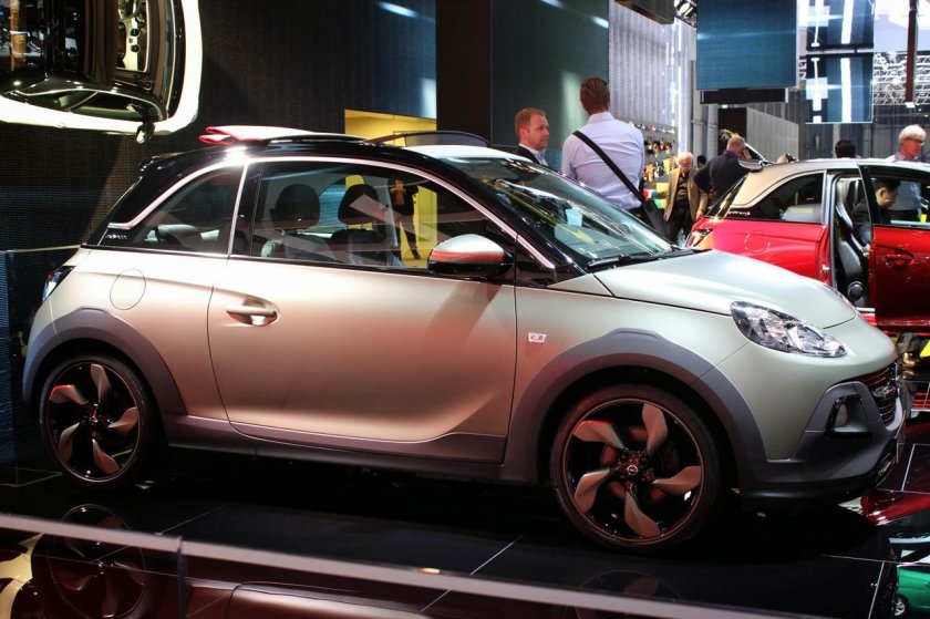 Опель адам Рокс