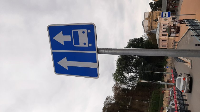 Полоса для маршрутных транспортных средств