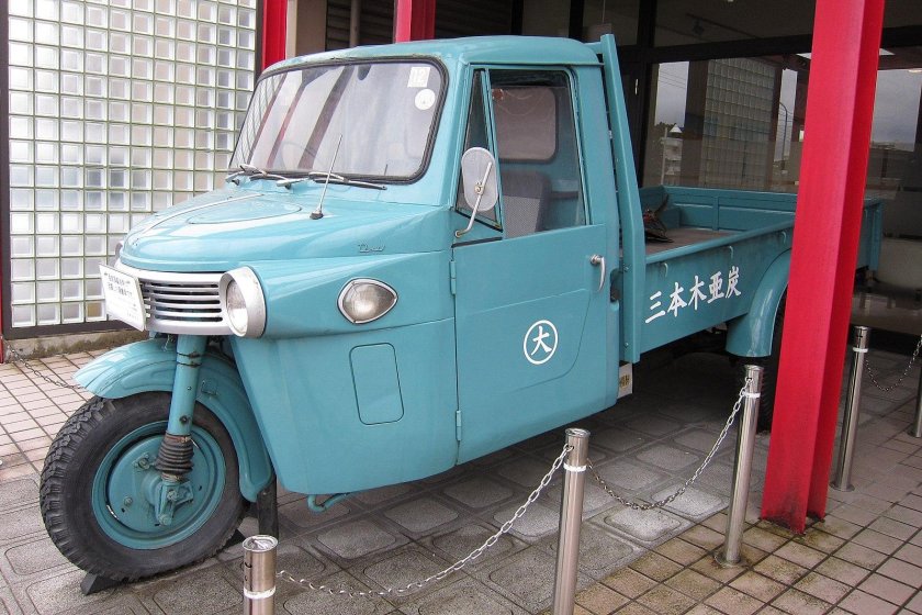 Daihatsu Bee three-Wheeler