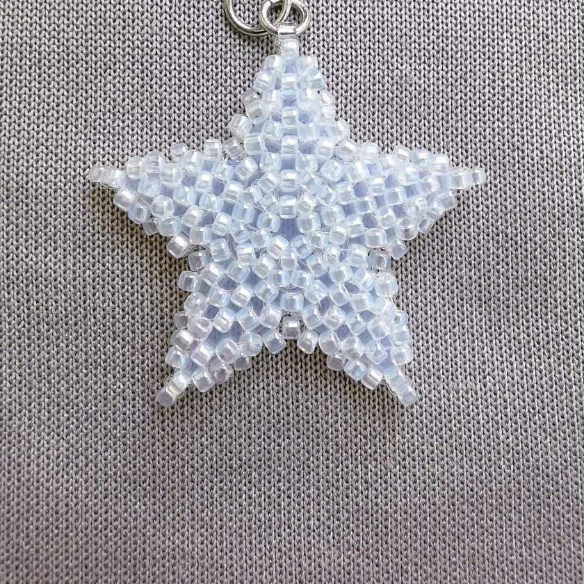 Звезда из бисера объемная