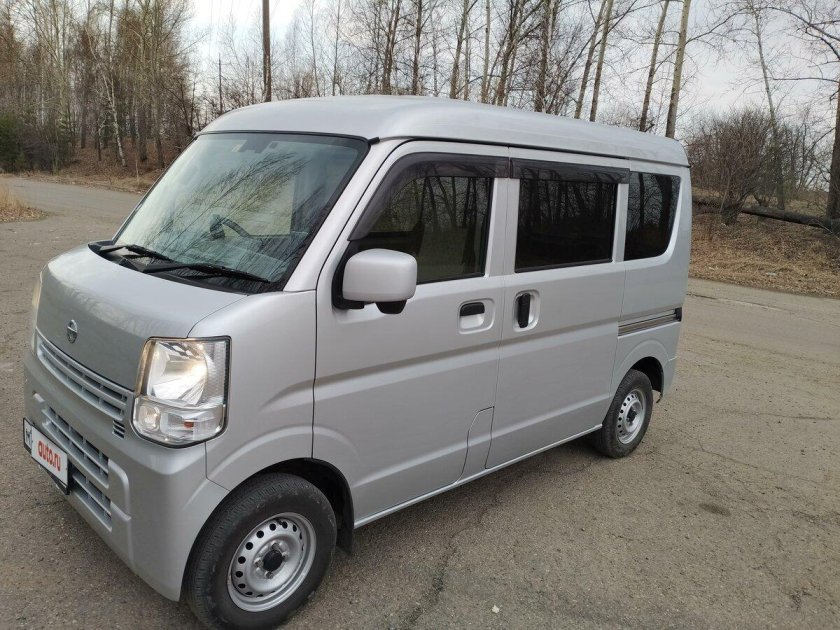 Белый Ниссан нв100 клипер