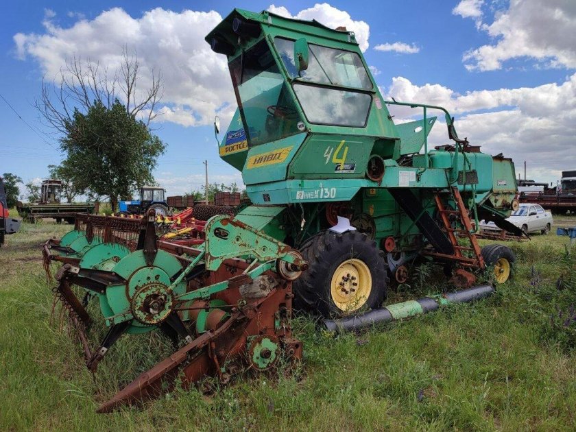 Зерноуборочный комбайн дон 1500
