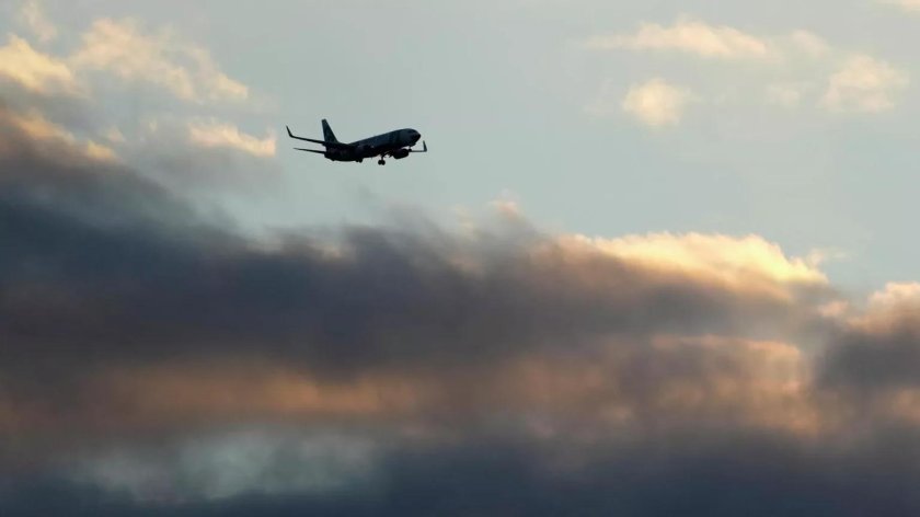 Самолет в небе