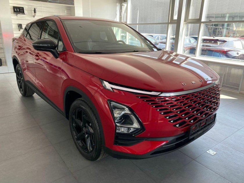 Красный внедорожник