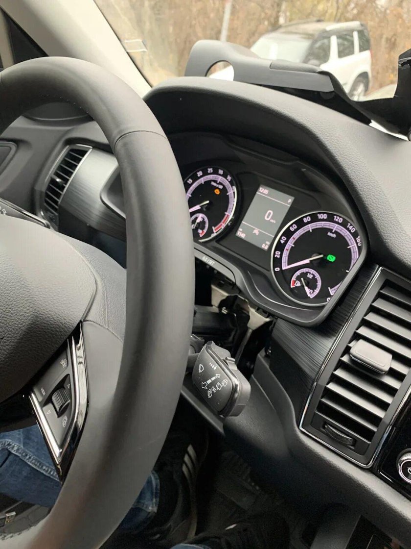 Панель Шкода Карок