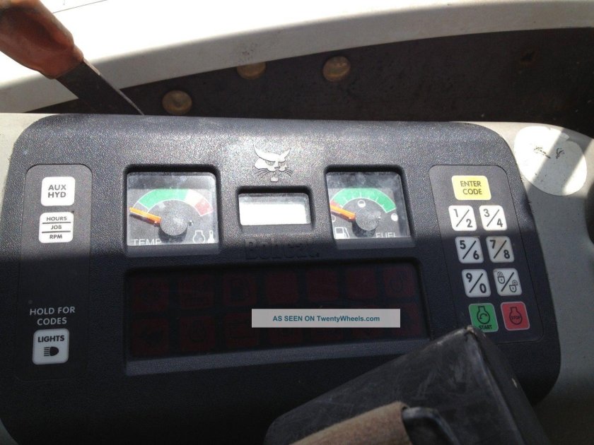 Приборная панель Бобкэт