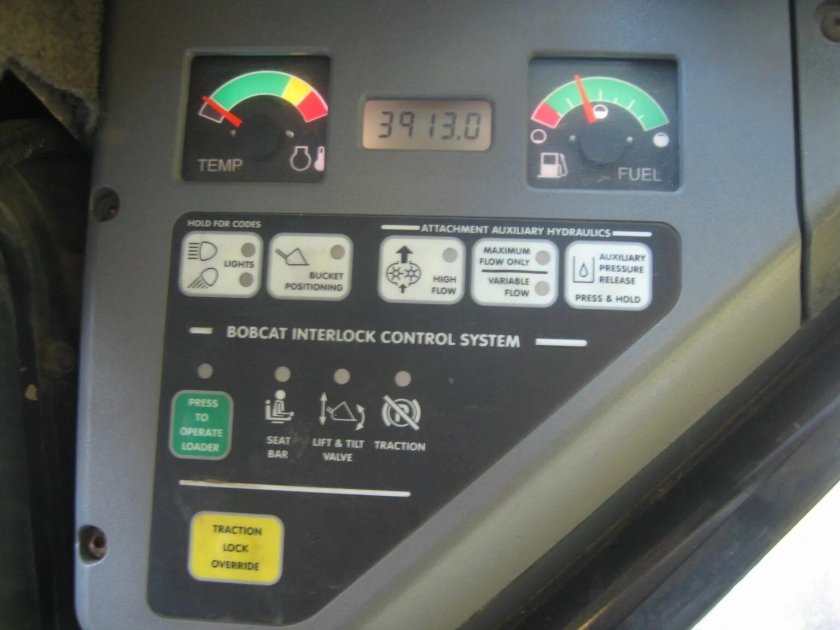 Панель управления Бобкэт s175