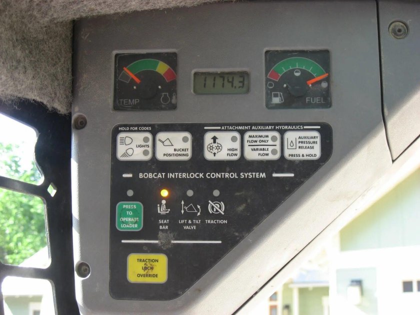 Панель управления Бобкэт s175