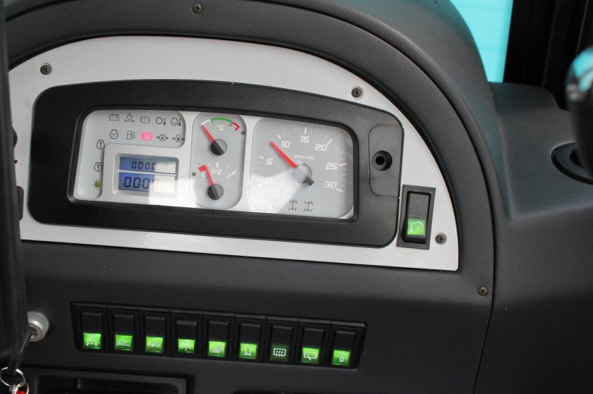 Панель приборов погрузчика MST 544