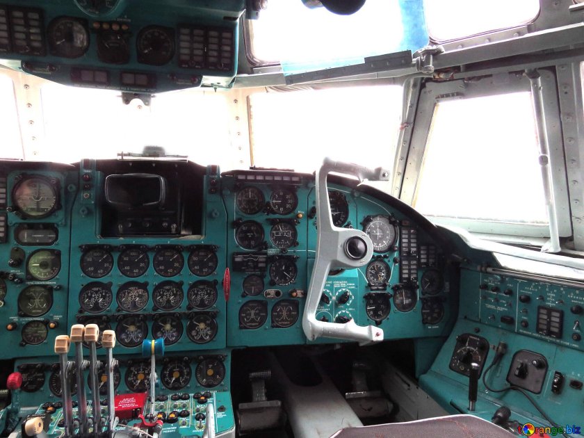 Ил-96-400м кабина