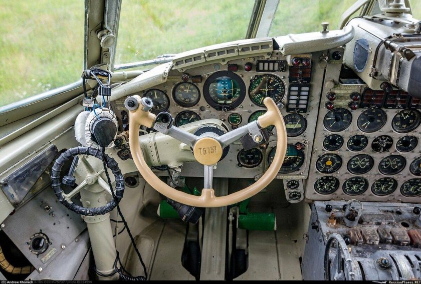 Ил 18 кабина