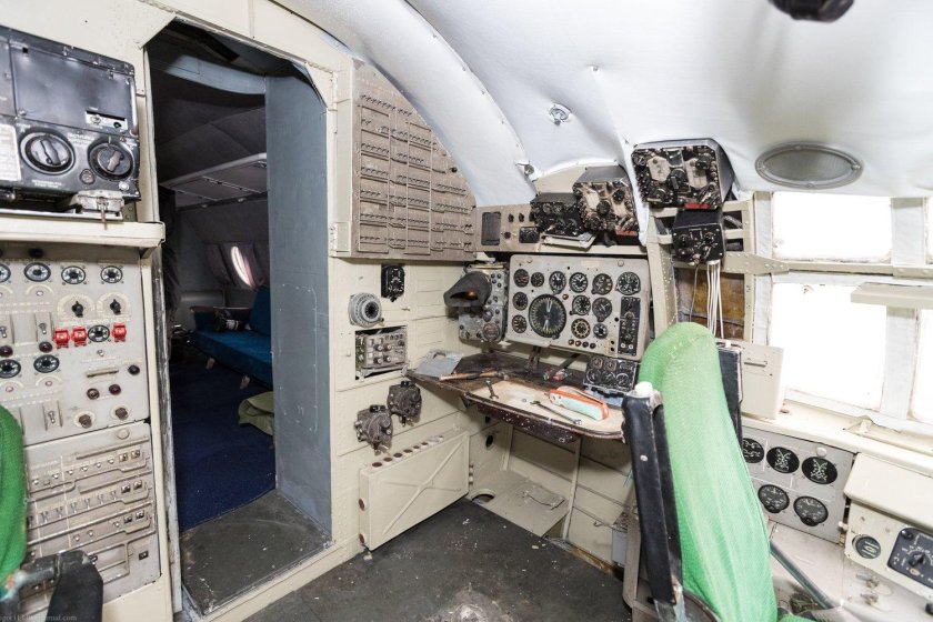 Ил 18 кабина