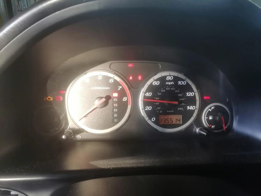 Хонда CRV 5 на половину светит приборка