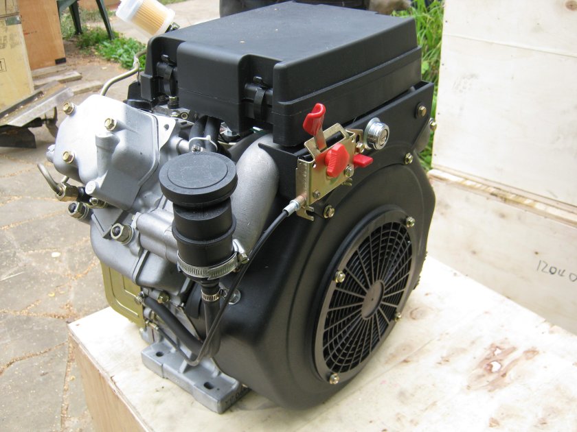 Дизельный двухцилиндровый двигатель 820 куб.см