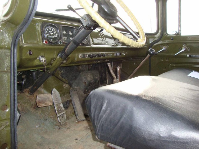 ЗИЛ 131 салон кабины