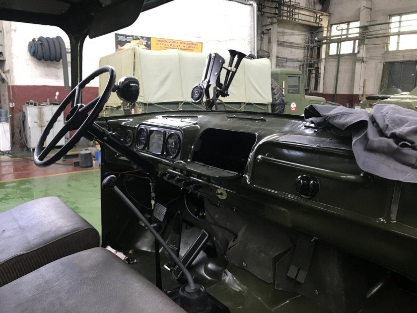 ЗИЛ-131 кабина внутри