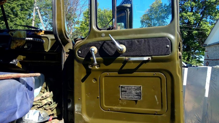 ЗИЛ 131 кабина изнутри