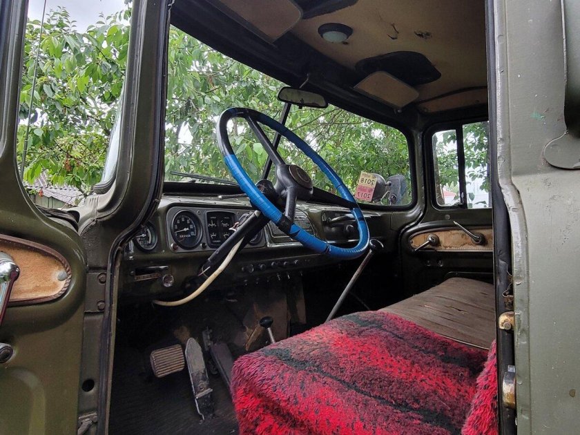 Зил-131 кабина внутри