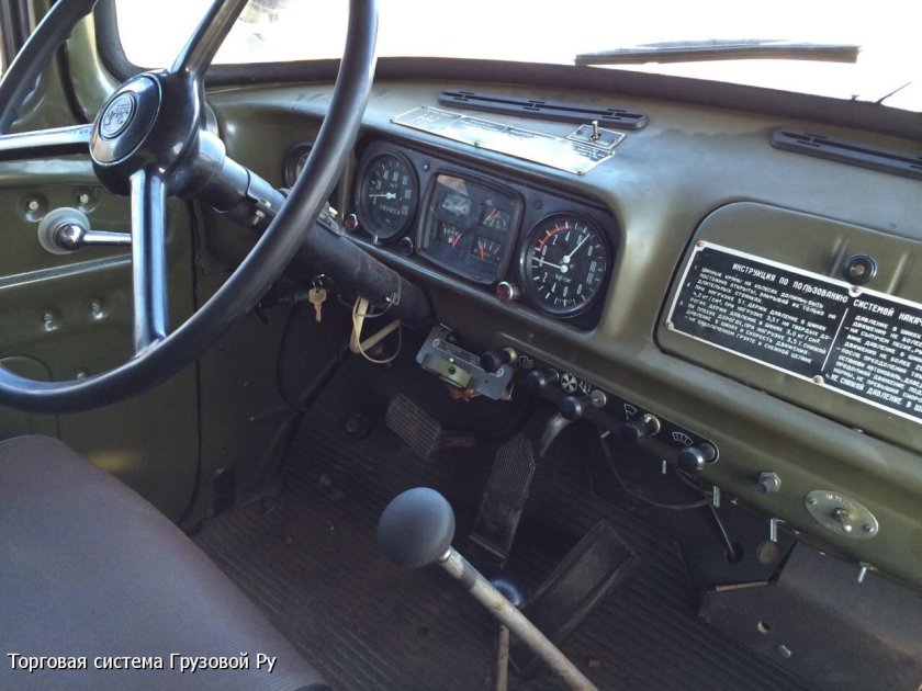 ЗИЛ 131 салон кабины
