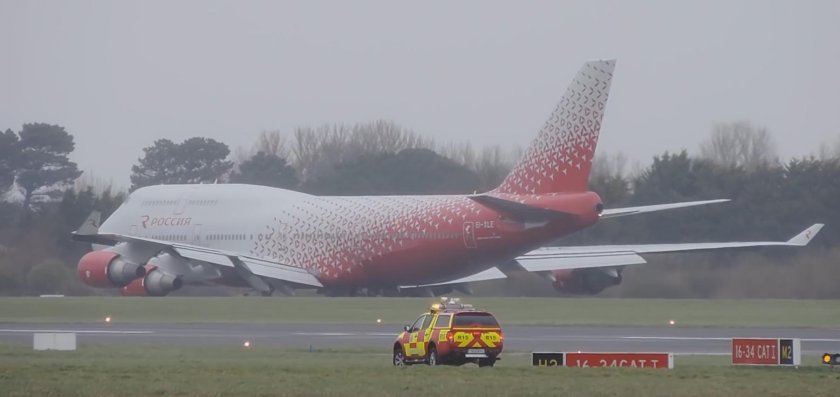 Горбатый самолет Боинг 747