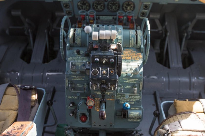 Пилотская кабина ил-18
