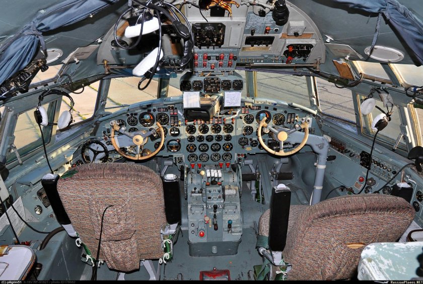 Ил 18 кабина