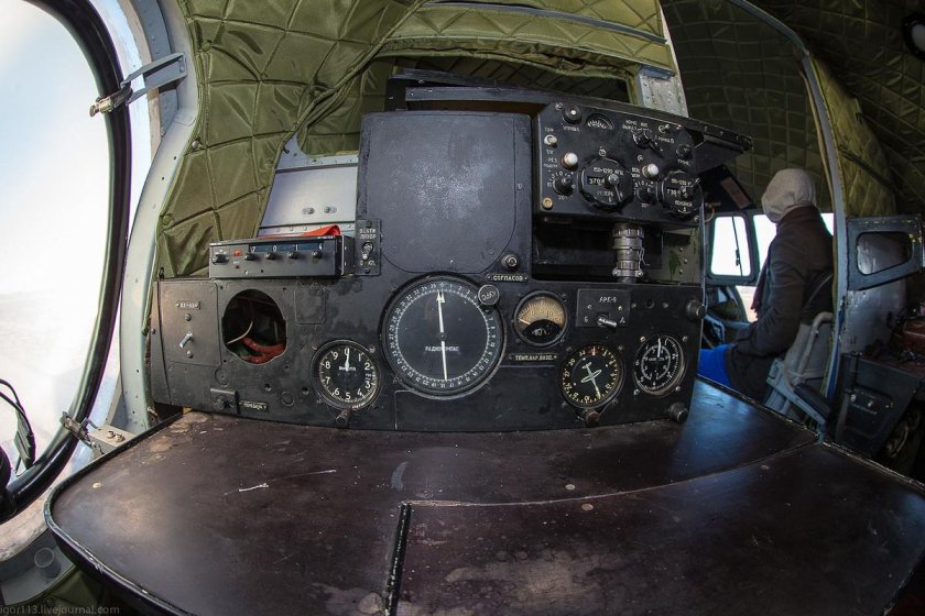 Ил 18 кабина