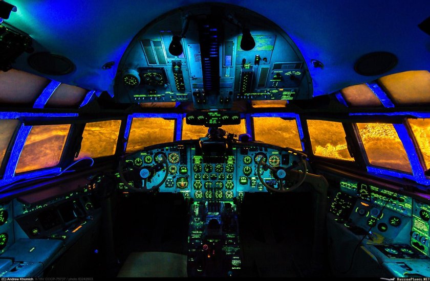 Ил-18 кабина пилотов
