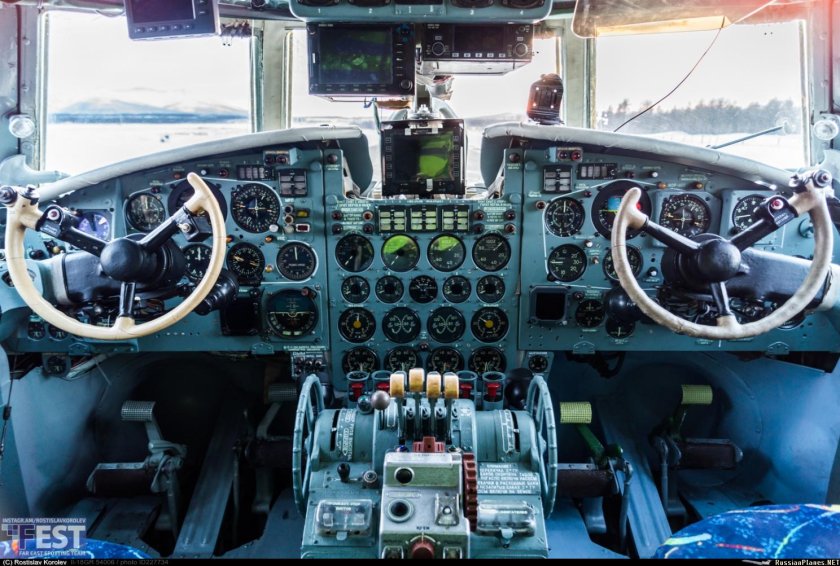 Ил-18 кабина пилотов
