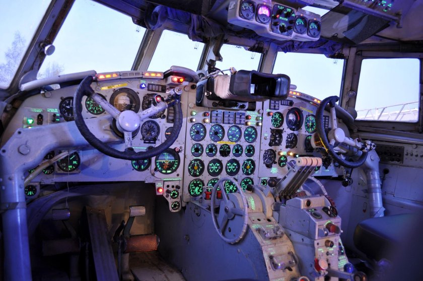 Бе-12 кабина