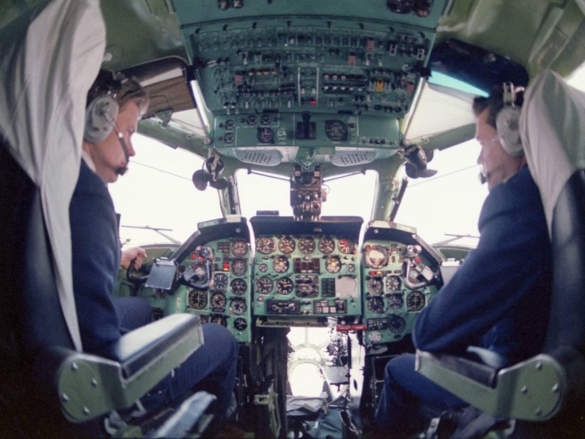 Ил-76 кабина пилотов