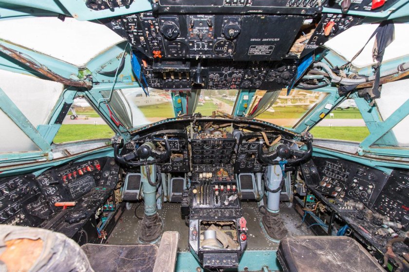 АН 22 кабина