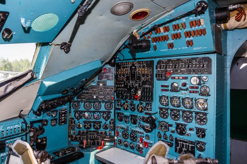 АН-22 Антей кабина