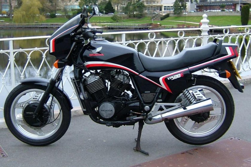 Honda vt500e