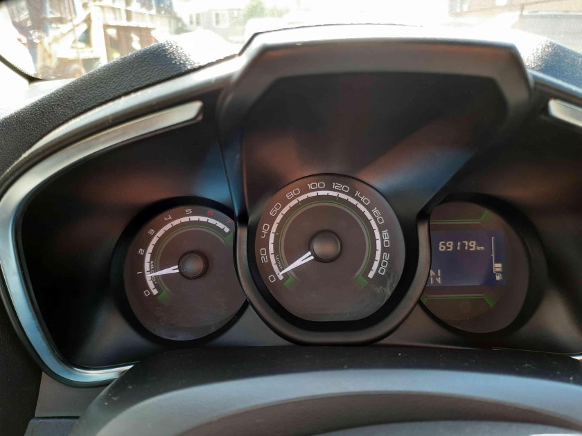 Лада XRAY замена ламп ближнего света