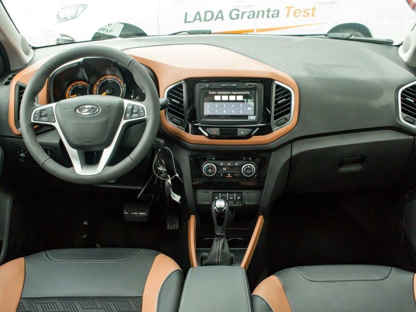 Lada XRAY Cross 2019 салон