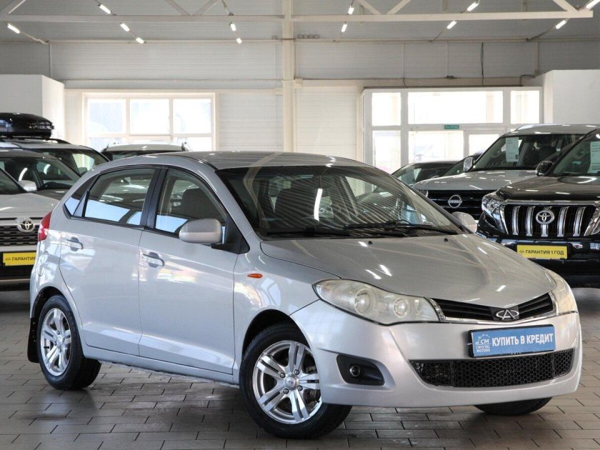 Машина хэтчбек чери вери