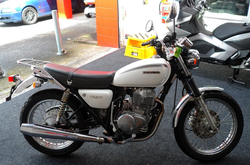 Honda cb400ss-e