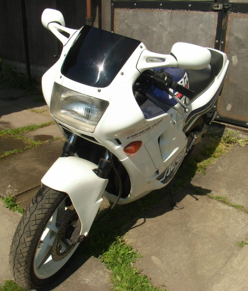 Honda cbr400rr nc23