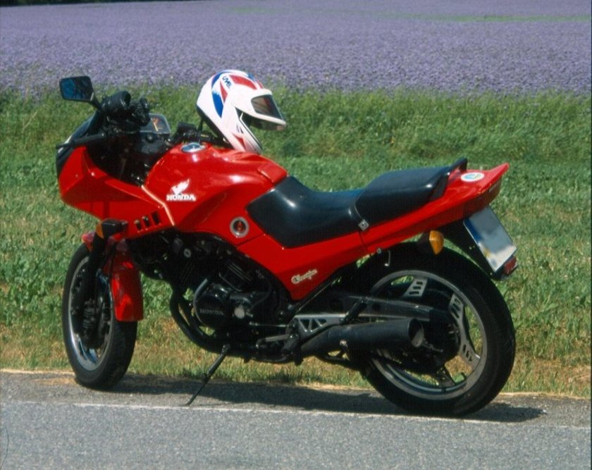 Honda vf400