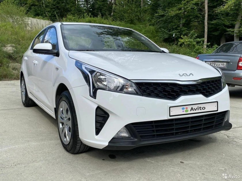 Киа Рио 2022 белая