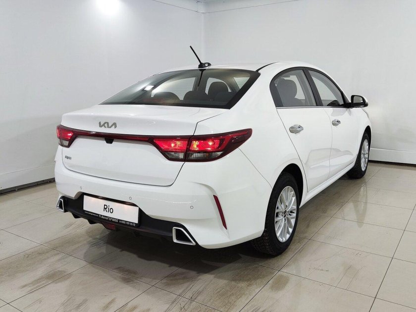 Kia Rio 2022 белая