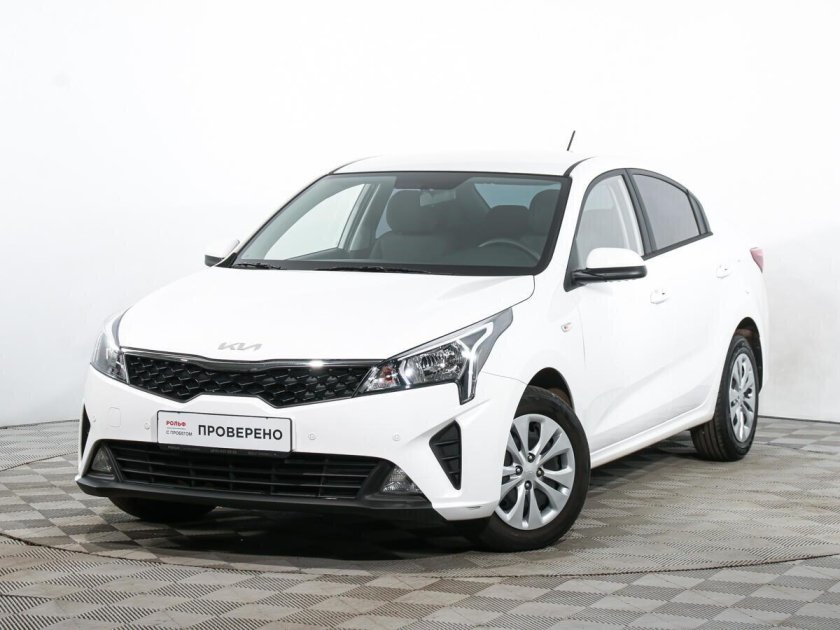 Kia Rio 2020 — 2024 IV Рестайлинг белый