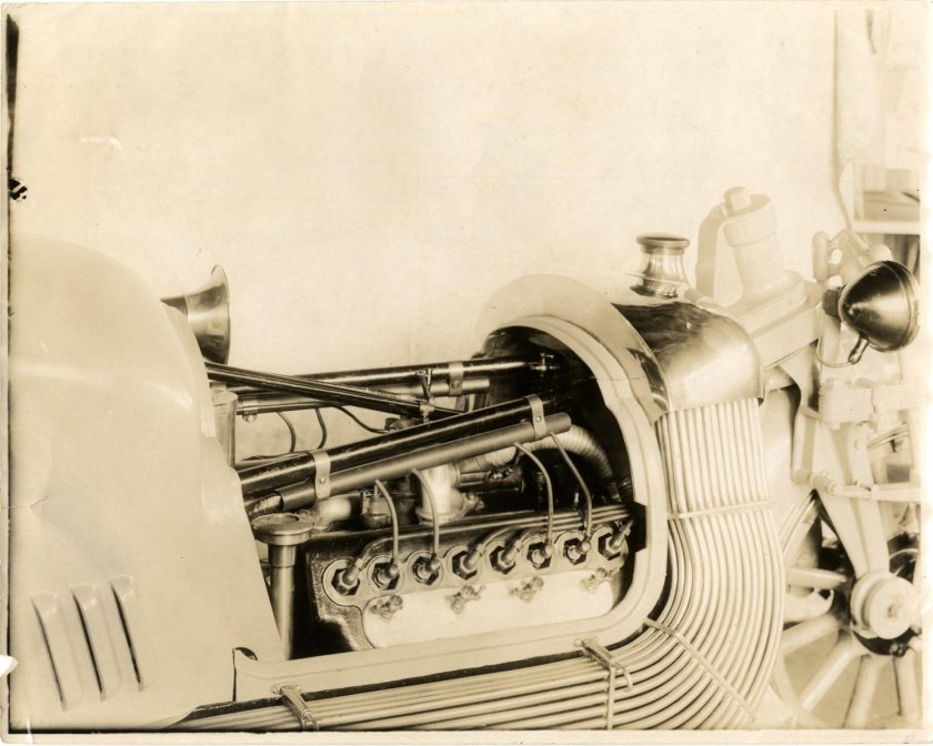 Восьмицилиндровый двигатель