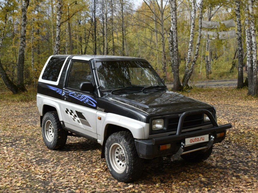 Машина Дайхатсу Рокки