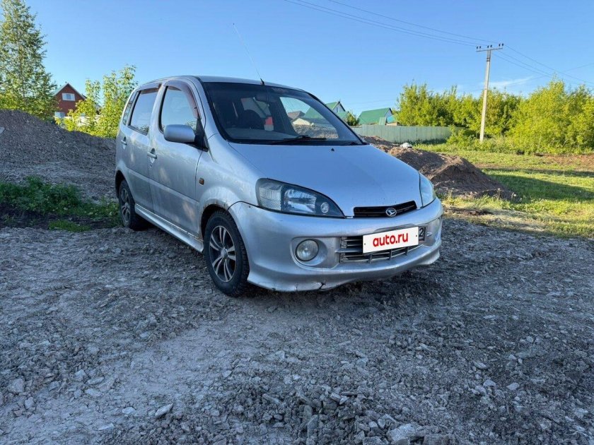Daihatsu yrv