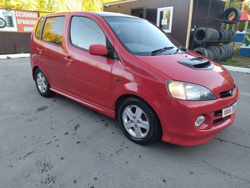 Daihatsu красный