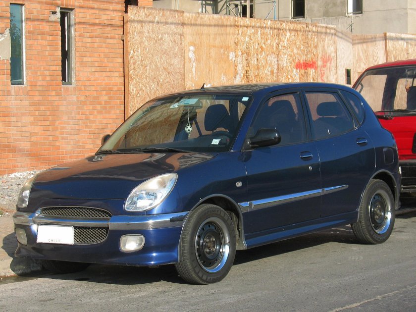 Daihatsu Sirion 1