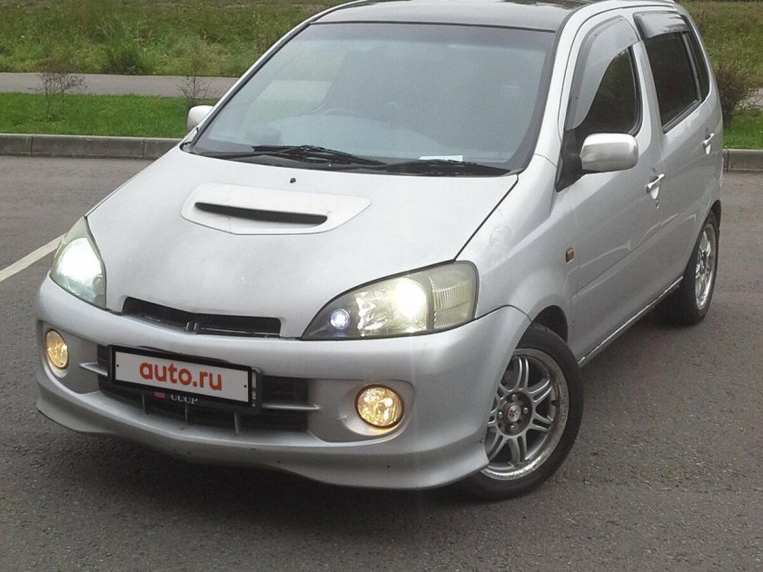 Дайхатсу YRV 1.3